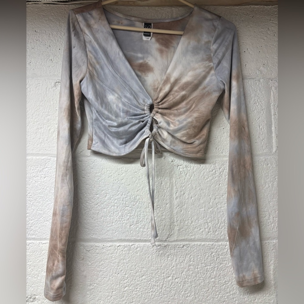 Windsor’s Two-Tone Light Blue Taupe and Cream Long Sleeve Crop Top